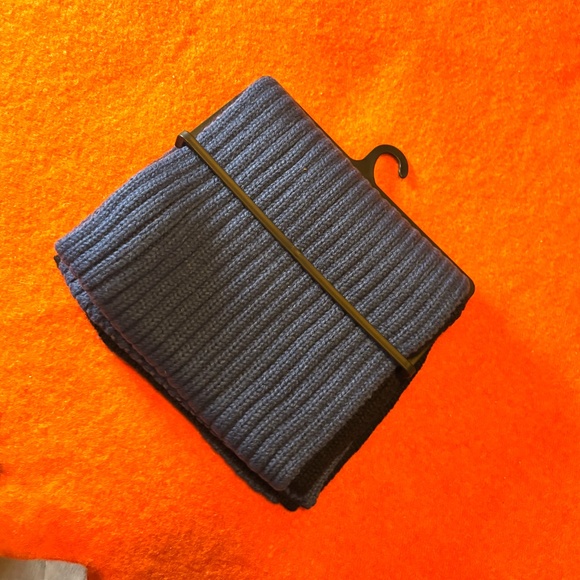 Anya Hindmarch Uniqlo collab blue touch of wool heattech knitted stole scarf NWT - Picture 9 of 9